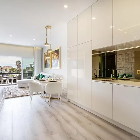 Apartment Garden Views By Homing *